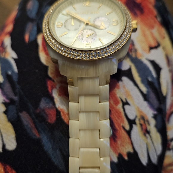 Michael kors watch - Picture 4 of 5